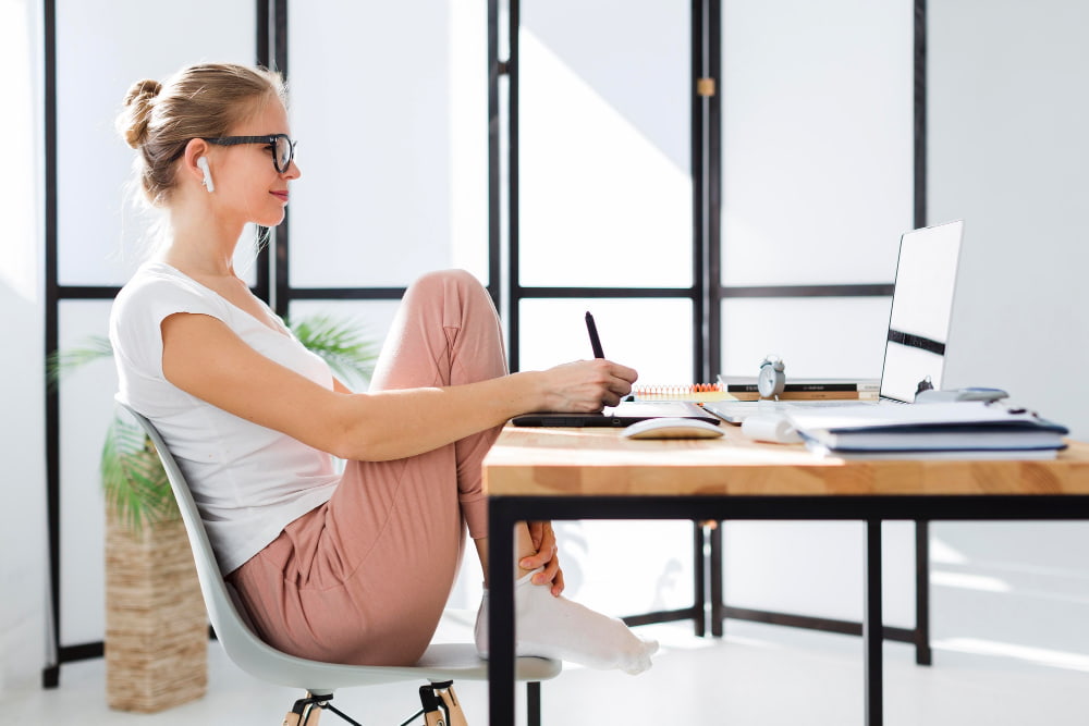 How to Sit With Good Posture at a Desk